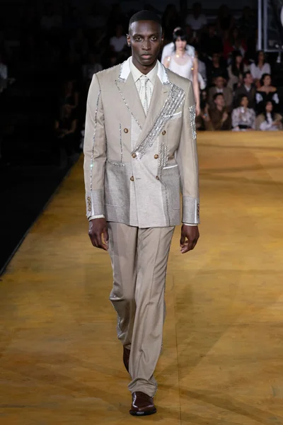 Look 43
